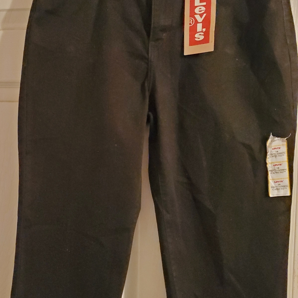 Levi Capri